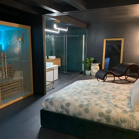 Apparenthese Jacuzzi Sauna